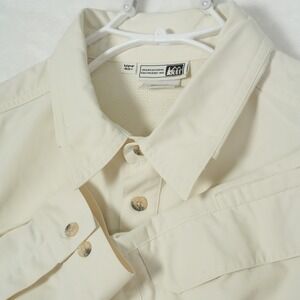 REI Shirt Mens Extra Large Cream White Button Down Vented Hiking Fishing UPF 40+